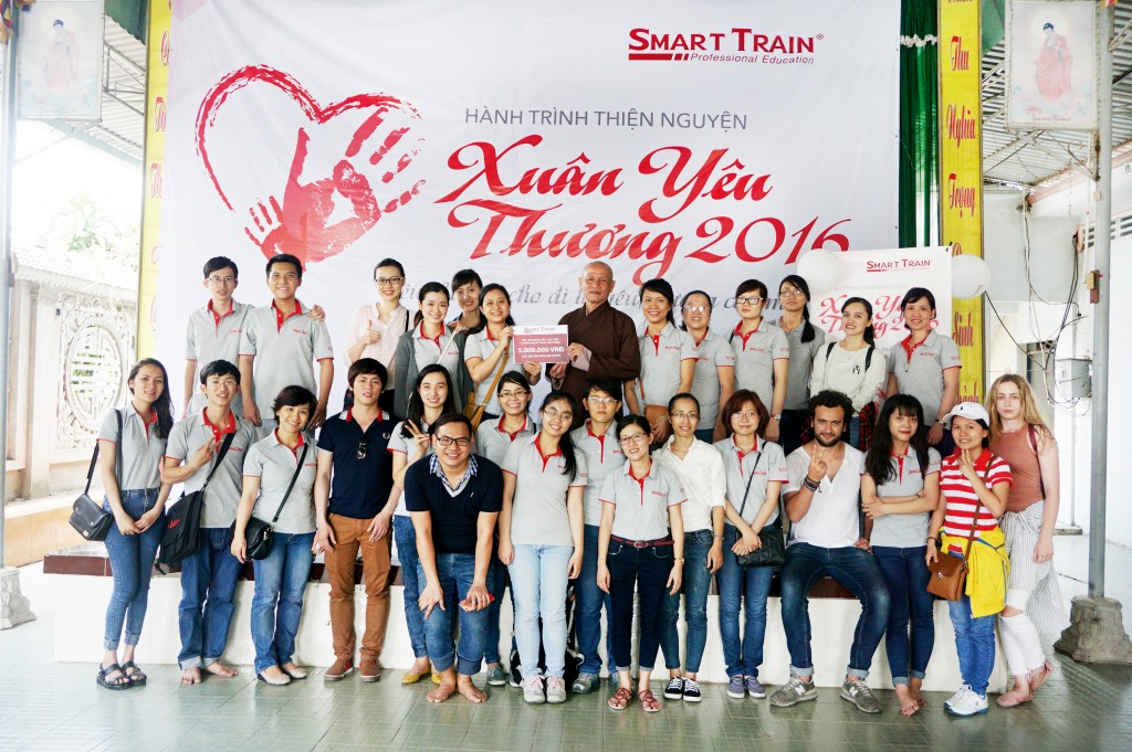 Đoàn thiện nguyện của Smart Train HCM tại mái ấm chùa Kim Phước, Tiền Giang