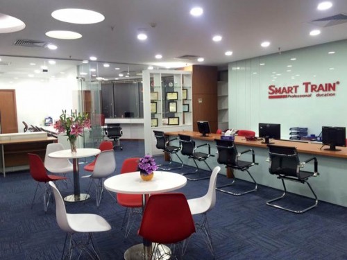Khu vực Lễ tân và tư vấn - Văn phòng mới của Smart Train Hà Nội