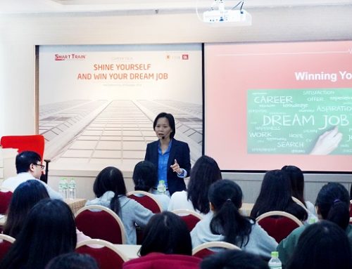 Sinh viên hào hứng với “Career talk: Shine yourself and Win your dream job” do Smart Train tổ chức