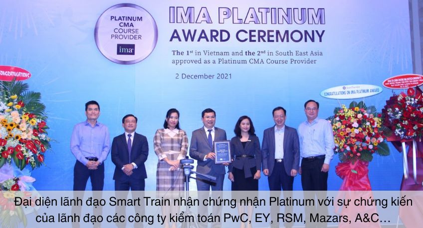 Đại diện lãnh đạo Smart Train nhận chứng nhận IMA Platinum