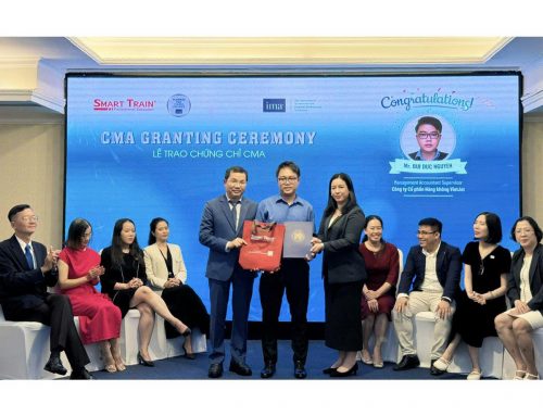 [Thời Báo Ngân Hàng] Thêm 32 học viên được nhận Chứng chỉ CMA