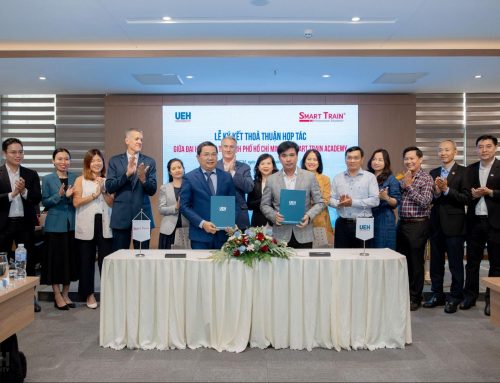 UEH ký kết hợp tác với Smart Train Academy, tổ chức hội thảo “Làm chủ kỹ năng và ứng dụng công nghệ trong ngành Tài chính năm 2026”